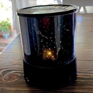 Black plastic light that reflects star’s zodiac signs on the walls and ceiling.